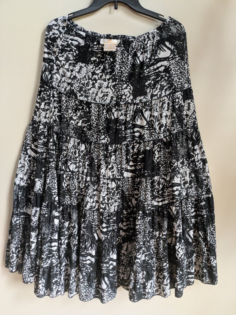 Metro wear black white print elastic waist skirt size medium # 305